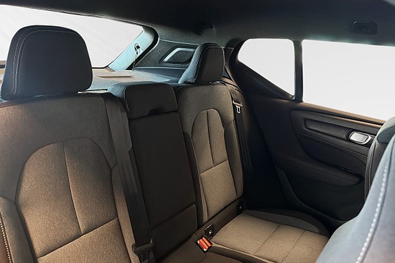 Volvo XC40 11 of 21
