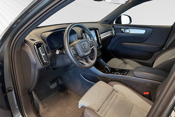 Volvo XC40 7 of 21
