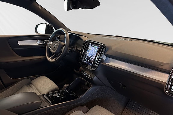 Volvo XC40 10 of 21