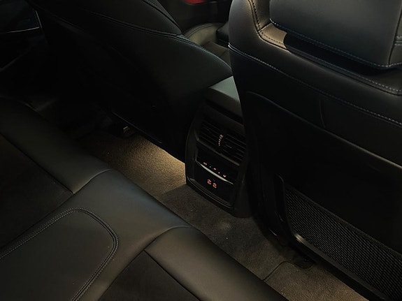 BMW 330e 10 of 22