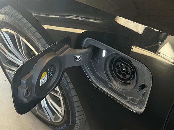 BMW 330e 22 of 22