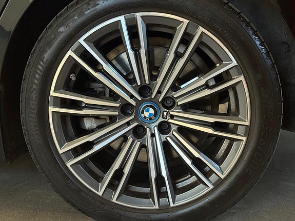 BMW 330e 11 of 22