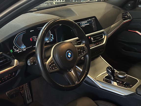 BMW 330e 19 of 22