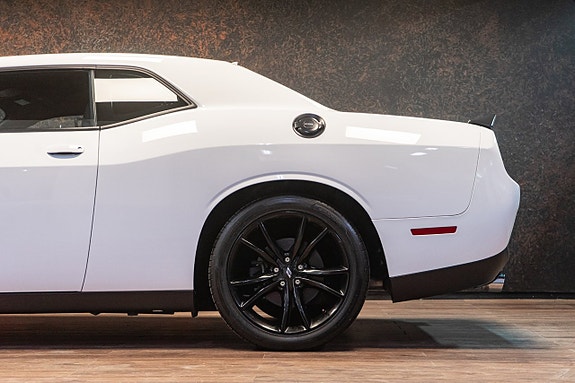 Dodge Challenger 11 of 21