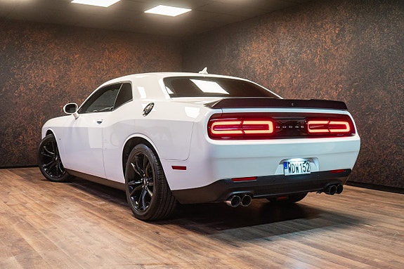 Dodge Challenger 6 of 21