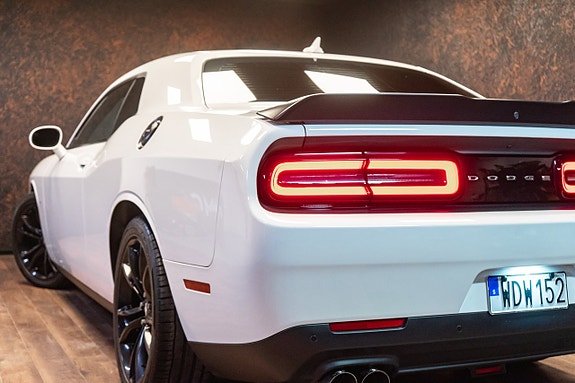 Dodge Challenger 8 of 21