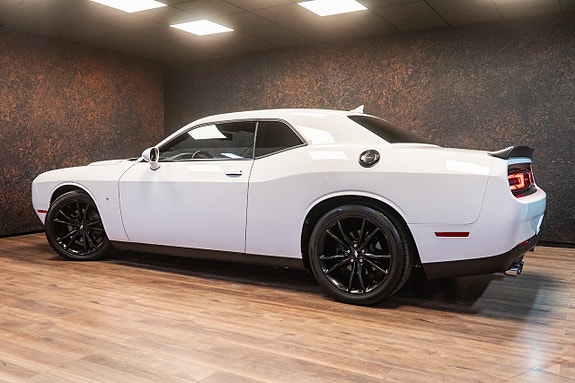 Dodge Challenger 7 of 21
