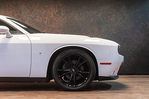 Dodge Challenger 5 of 21