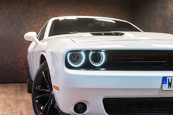 Dodge Challenger 4 of 21