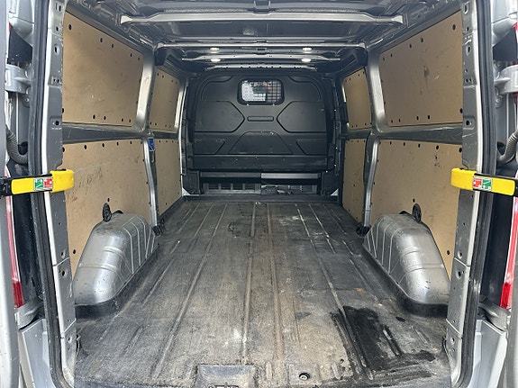 Ford Transit Custom 12 of 21