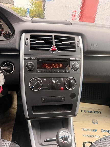 Mercedes-Benz B170 9 of 10