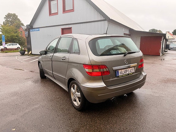 Mercedes-Benz B170 3 of 10