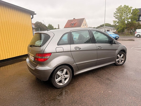 Mercedes-Benz B170 4 of 10