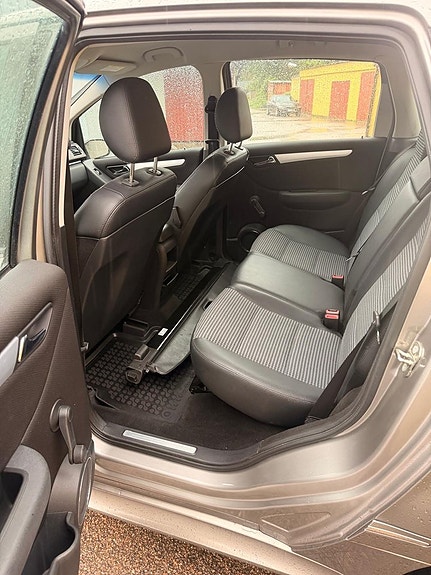 Mercedes-Benz B170 6 of 10