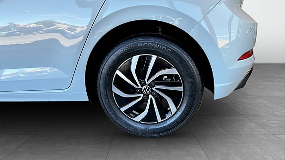 Volkswagen Polo 6 of 12