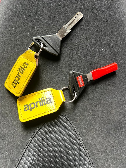 Aprilia Tuono V4 R 5 of 5