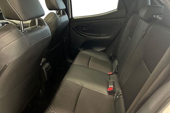 Toyota Yaris 13 of 23