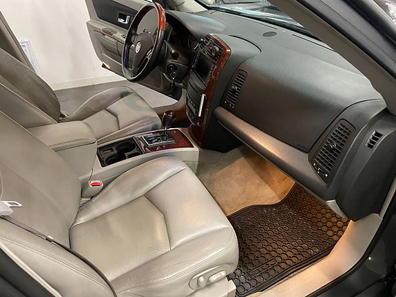 Cadillac SRX 21 of 28