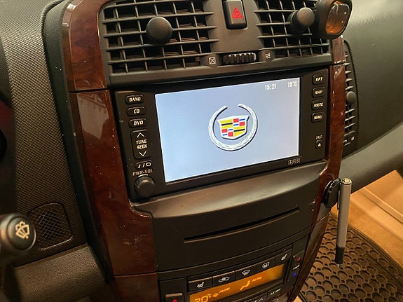 Cadillac SRX 23 of 28