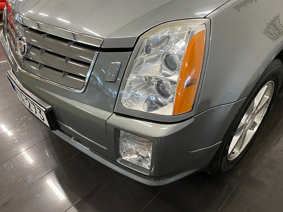 Cadillac SRX 12 of 28