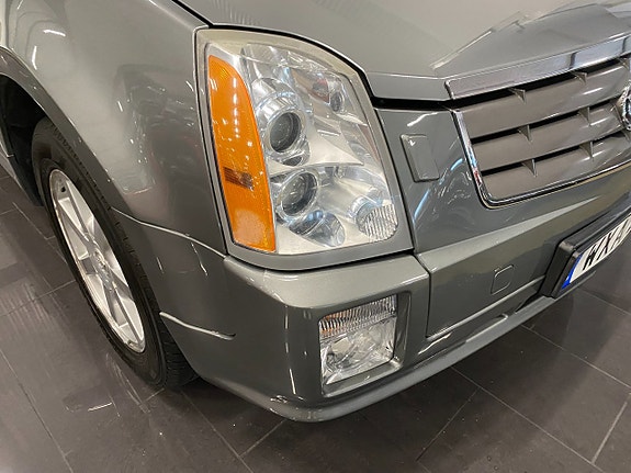 Cadillac SRX 11 of 28