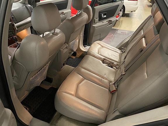 Cadillac SRX 19 of 28