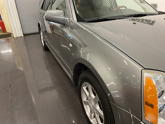 Cadillac SRX 10 of 28