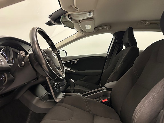Volvo V40 12 of 22