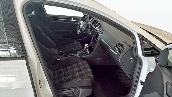 Volkswagen Golf I 3 of 13