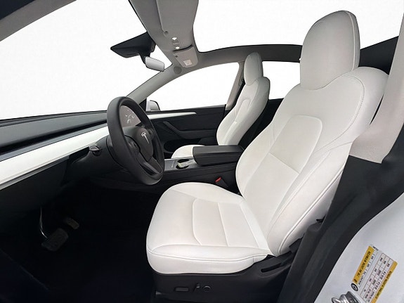 Tesla Model Y 12 of 30