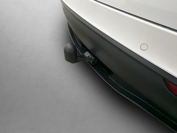 Tesla Model Y 10 of 30