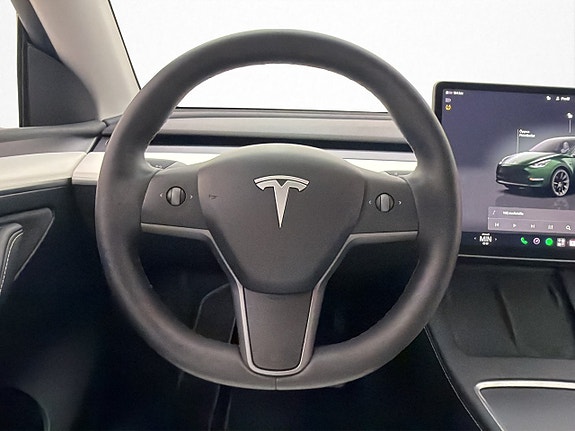 Tesla Model Y 14 of 30