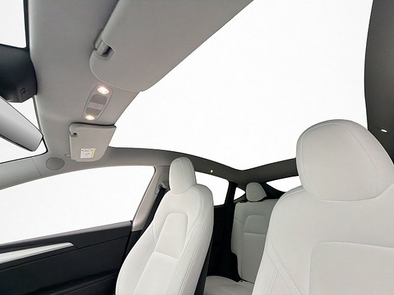 Tesla Model Y 13 of 30