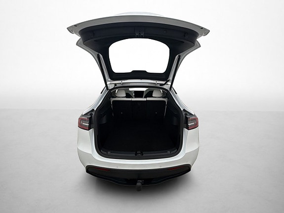 Tesla Model Y 29 of 30