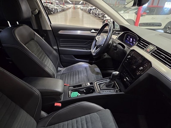 Volkswagen Passat 4 of 10