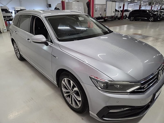 Volkswagen Passat 3 of 10