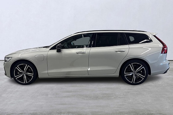 Volvo V60 2 of 22