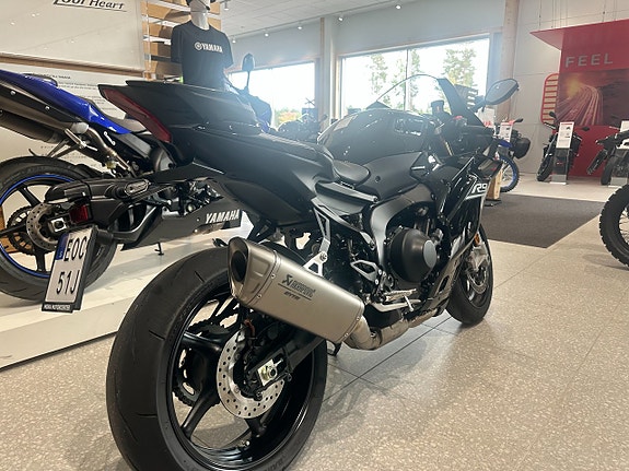 Yamaha R9 Demo med Akra helsystem 3 of 4