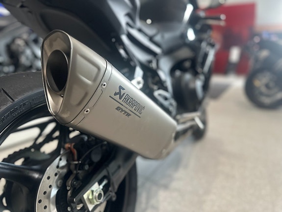Yamaha R9 Demo med Akra helsystem 4 of 4