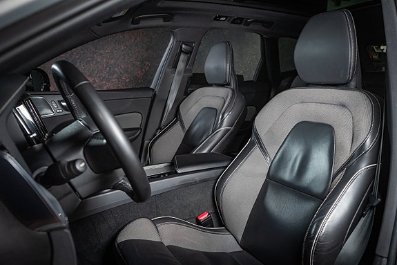 Volvo XC60 16 of 30