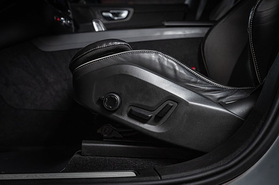 Volvo XC60 17 of 30
