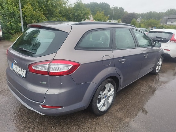 Ford Mondeo 2 of 3