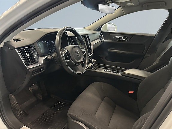 Volvo V60 Cross Country 7 of 21