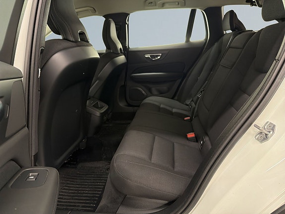 Volvo V60 Cross Country 13 of 21