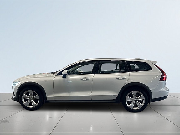 Volvo V60 Cross Country 4 of 21