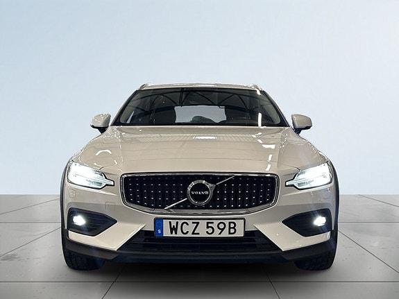 Volvo V60 Cross Country 2 of 21