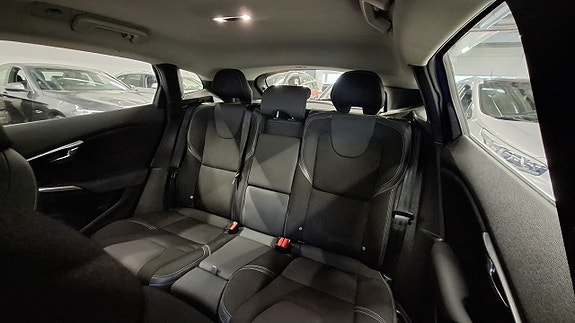 Volvo V40 17 of 25