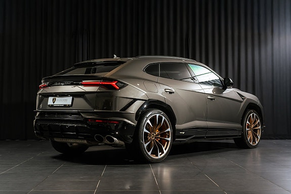 Lamborghini Urus 3 of 20