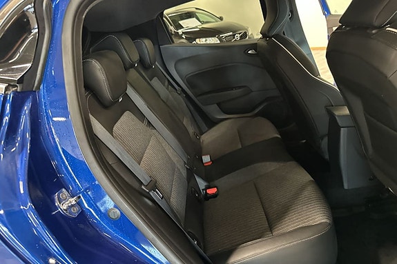 Renault Clio 16 of 17