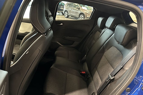 Renault Clio 11 of 17